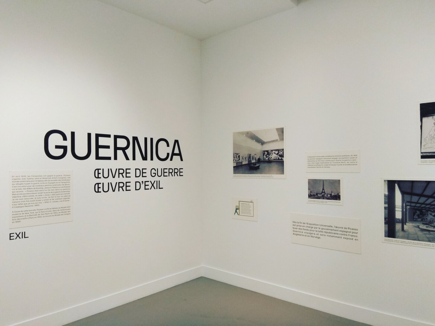 Une photo de la salle consacrée à Guernica. Des textes et photos au mur. Une photo de la salle consacrée à Guernica. Des textes et photos au mur.
